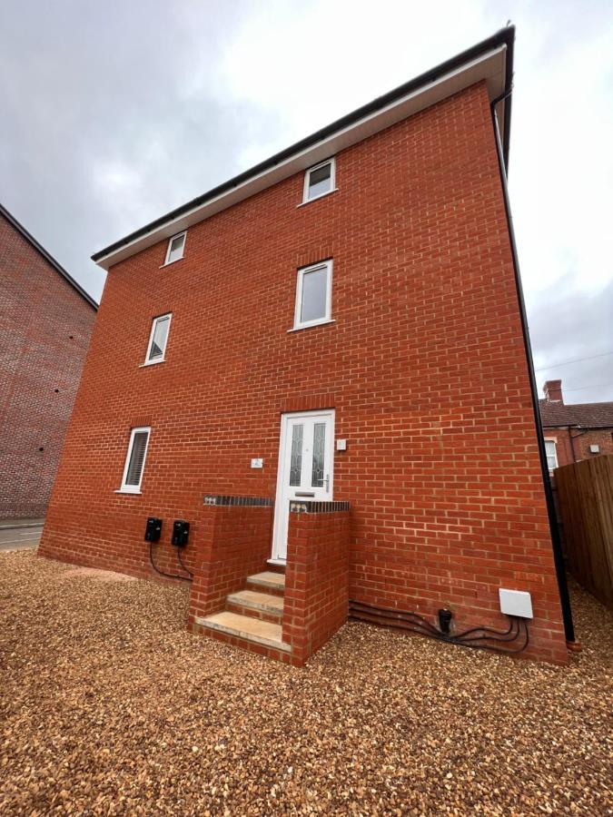 Superb Modern Flat In Northampton, Parking &Ev Daire Dış mekan fotoğraf