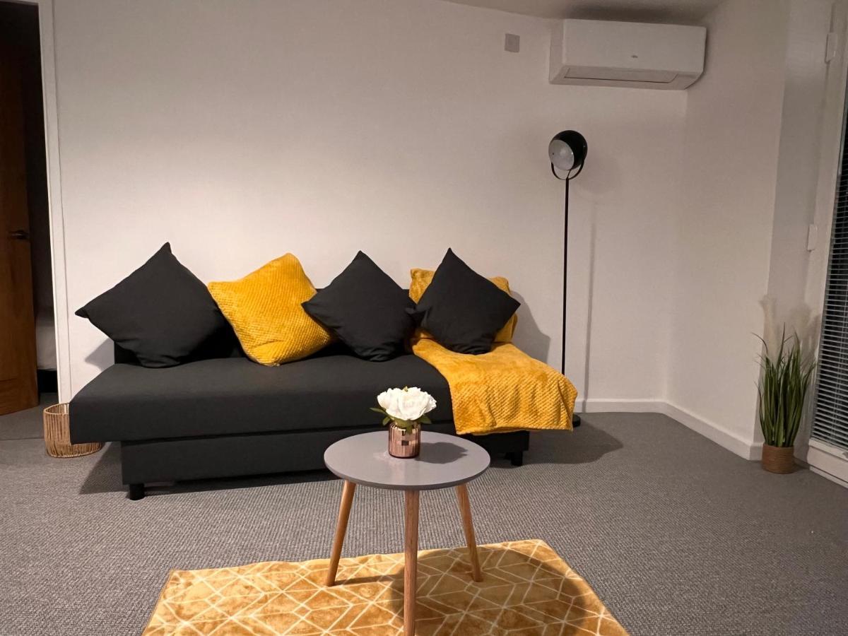 Superb Modern Flat In Northampton, Parking &Ev Daire Dış mekan fotoğraf